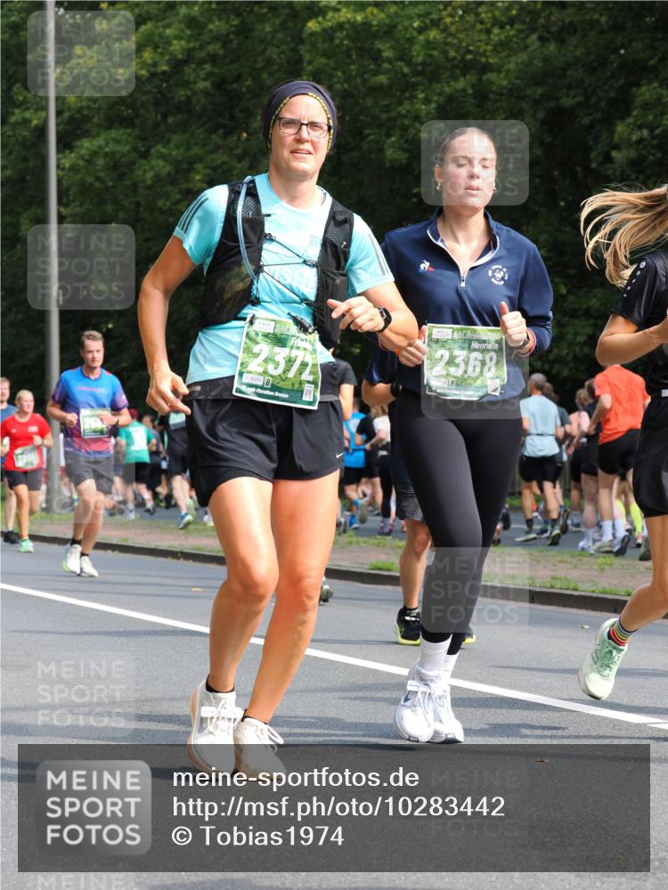 13.09.2026 - 21. swb-Marathon Bremen TobiasT http://msf.ph/oto/10283442 13.09.2026 12:05:00 Laufen 2372, 8088, 21, 251, 2368, 026 meine-sportfotos.de