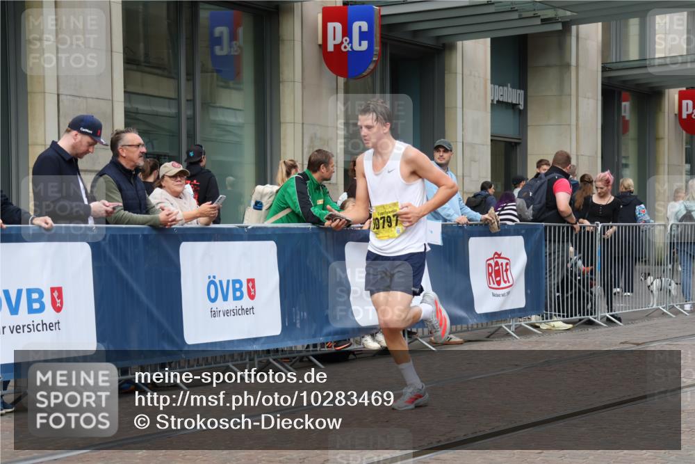 13.09.2026 - 21. swb-Marathon Bremen Strokosch-Dieckow http://msf.ph/oto/10283469 13.09.2026 10:33:51 Ziel 13605, 13610, 13633, 10366, 10475, 10797, 11059, 11481, 12459, 13530, 13541 meine-sportfotos.de