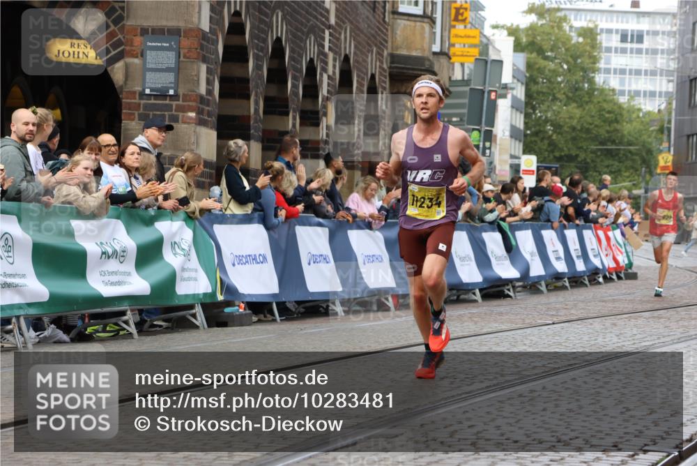13.09.2026 - 21. swb-Marathon Bremen Strokosch-Dieckow http://msf.ph/oto/10283481 13.09.2026 10:29:44 Ziel 13517, 13542, 13557 meine-sportfotos.de