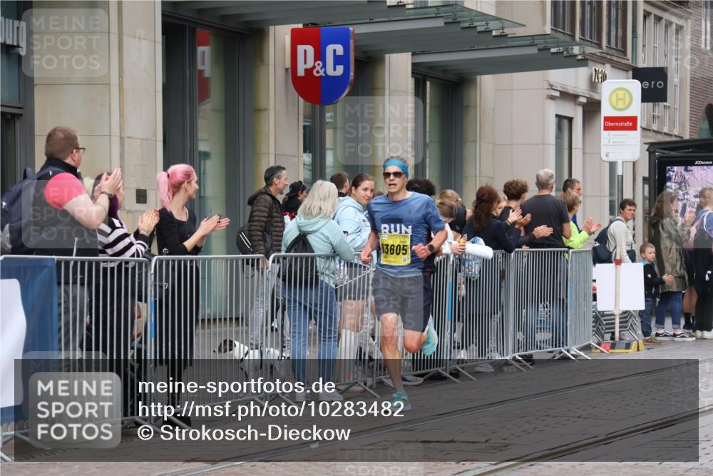 13.09.2026 - 21. swb-Marathon Bremen Strokosch-Dieckow http://msf.ph/oto/10283482 13.09.2026 10:34:09 Ziel 10818, 11418, 13610, 13633, 13637, 10797, 13605 meine-sportfotos.de
