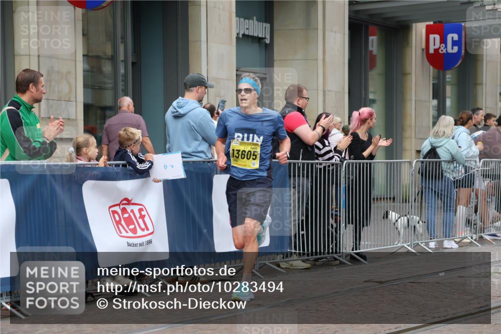 13.09.2026 - 21. swb-Marathon Bremen Strokosch-Dieckow http://msf.ph/oto/10283494 13.09.2026 10:34:11 Ziel 10818, 11418, 13610, 13633, 13637, 10797, 13605 meine-sportfotos.de