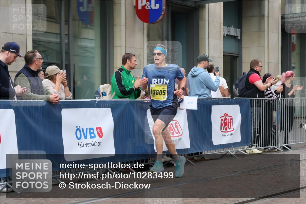 13.09.2026 - 21. swb-Marathon Bremen Strokosch-Dieckow http://msf.ph/oto/10283499 13.09.2026 10:34:11 Ziel 10818, 11418, 13610, 13633, 13637, 10797, 13605 meine-sportfotos.de