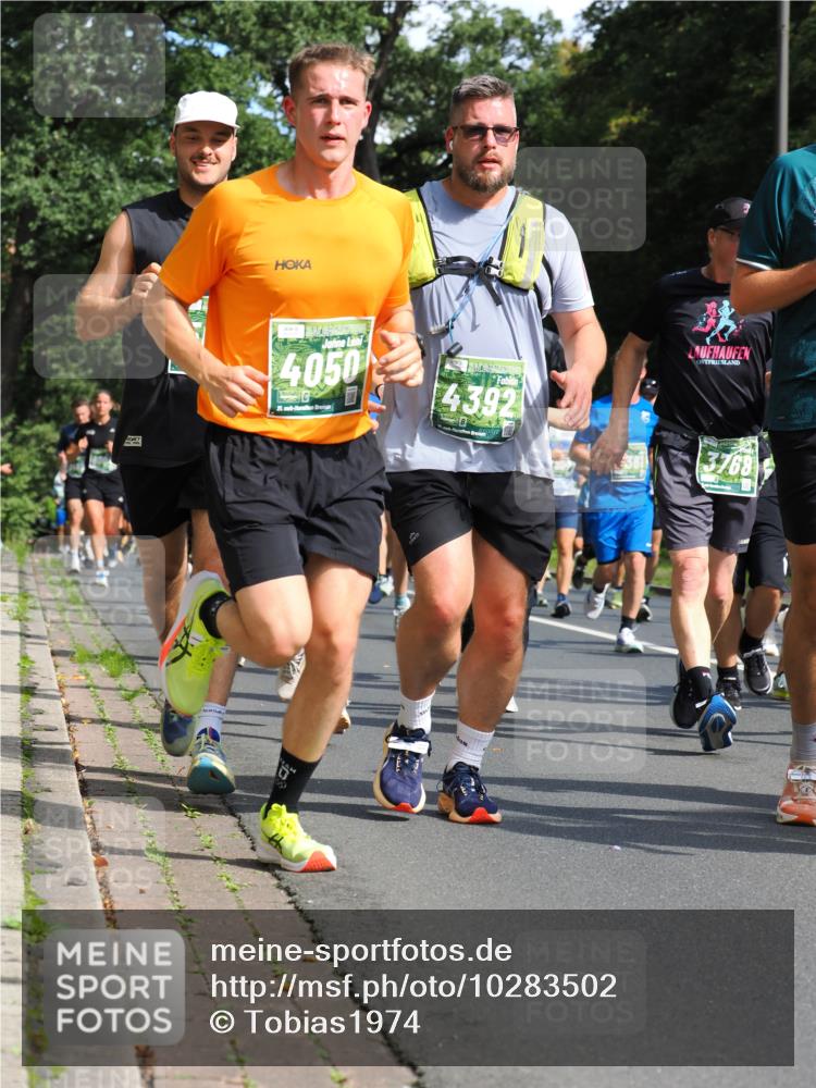 13.09.2026 - 21. swb-Marathon Bremen TobiasT http://msf.ph/oto/10283502 13.09.2026 12:05:12 Laufen 4050, 21, 4392, 26, 3768 meine-sportfotos.de