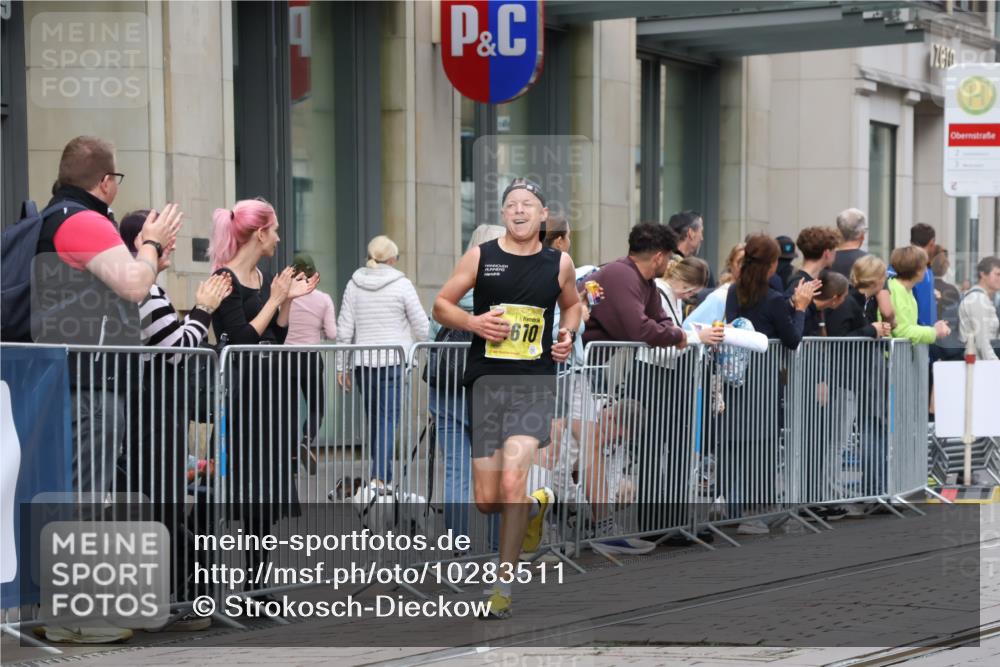 13.09.2026 - 21. swb-Marathon Bremen Strokosch-Dieckow http://msf.ph/oto/10283511 13.09.2026 10:34:14 Ziel 10818, 11418, 13633, 13637, 13605, 13610, 13633 meine-sportfotos.de