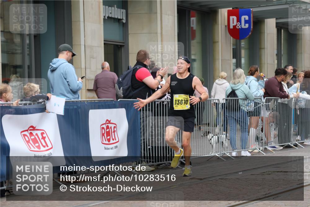 13.09.2026 - 21. swb-Marathon Bremen Strokosch-Dieckow http://msf.ph/oto/10283516 13.09.2026 10:34:15 Ziel 10818, 11418, 12540, 13637, 13605, 13610, 13633 meine-sportfotos.de