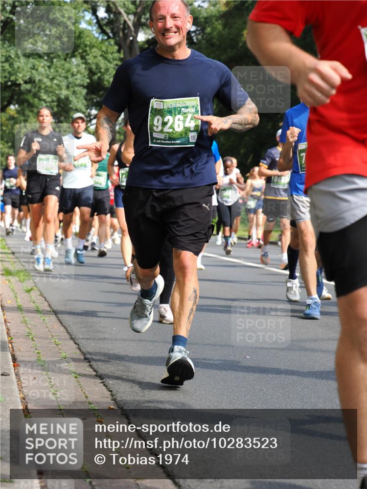 13.09.2026 - 21. swb-Marathon Bremen TobiasT http://msf.ph/oto/10283523 13.09.2026 12:05:16 Laufen 9264, 8222, 21, 26, 7 meine-sportfotos.de