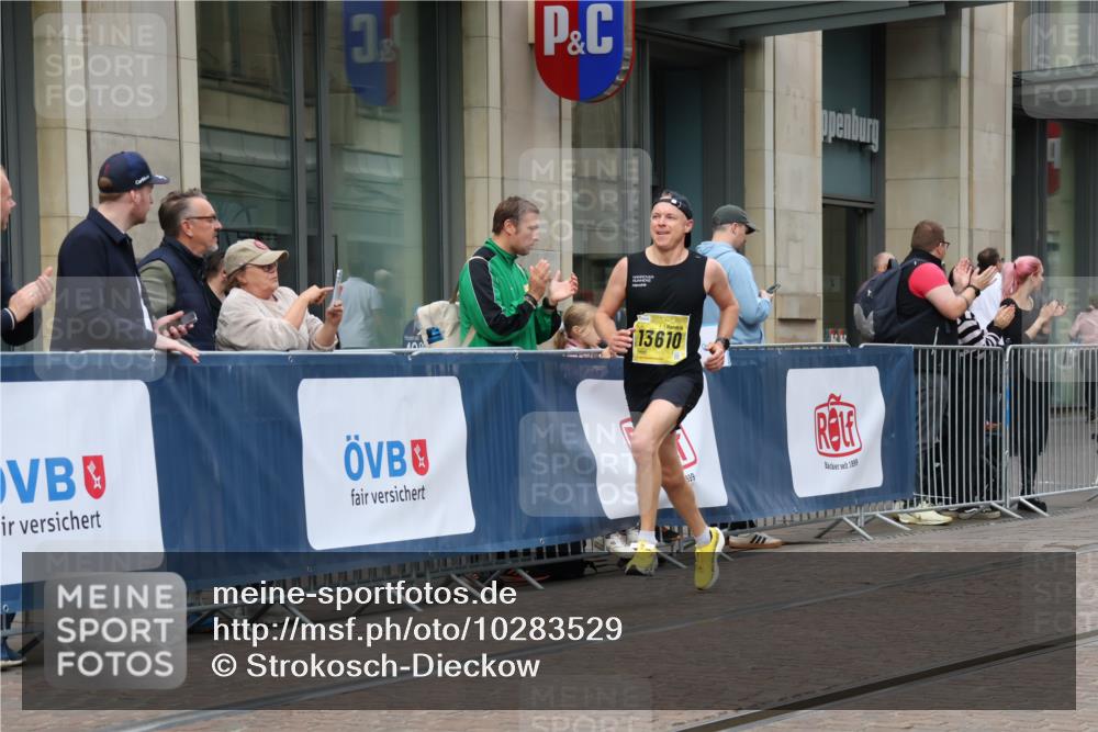 13.09.2026 - 21. swb-Marathon Bremen Strokosch-Dieckow http://msf.ph/oto/10283529 13.09.2026 10:34:16 Ziel 10818, 11418, 12413, 12540, 13637, 13605, 13610, 13633 meine-sportfotos.de