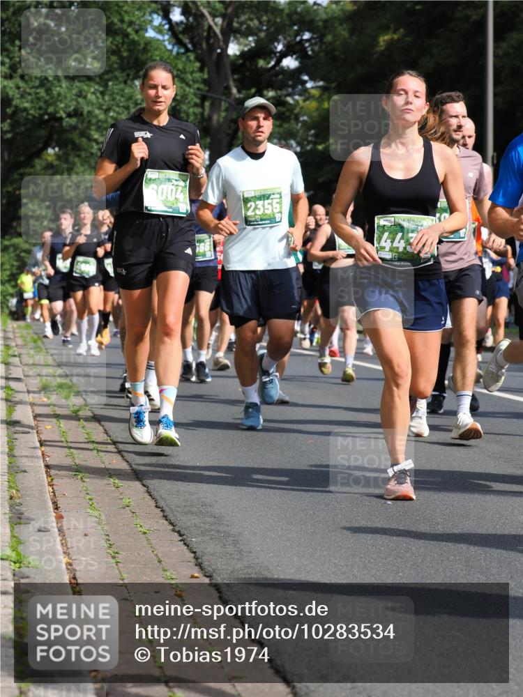 13.09.2026 - 21. swb-Marathon Bremen TobiasT http://msf.ph/oto/10283534 13.09.2026 12:05:18 Laufen 7003, 2355, 443 meine-sportfotos.de
