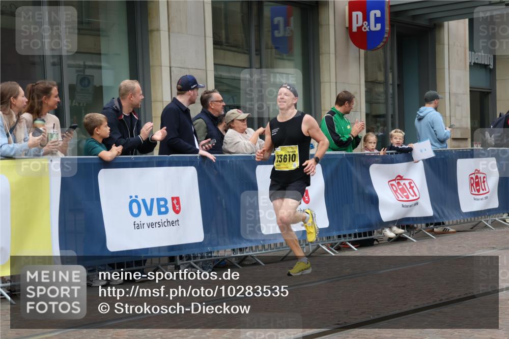 13.09.2026 - 21. swb-Marathon Bremen Strokosch-Dieckow http://msf.ph/oto/10283535 13.09.2026 10:34:16 Ziel 10818, 11418, 12413, 12540, 13637, 13605, 13610, 13633 meine-sportfotos.de