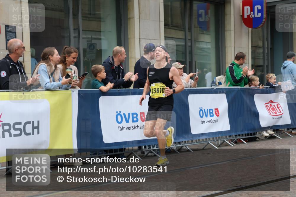 13.09.2026 - 21. swb-Marathon Bremen Strokosch-Dieckow http://msf.ph/oto/10283541 13.09.2026 10:34:16 Ziel 10818, 11418, 12413, 12540, 13637, 13605, 13610, 13633 meine-sportfotos.de