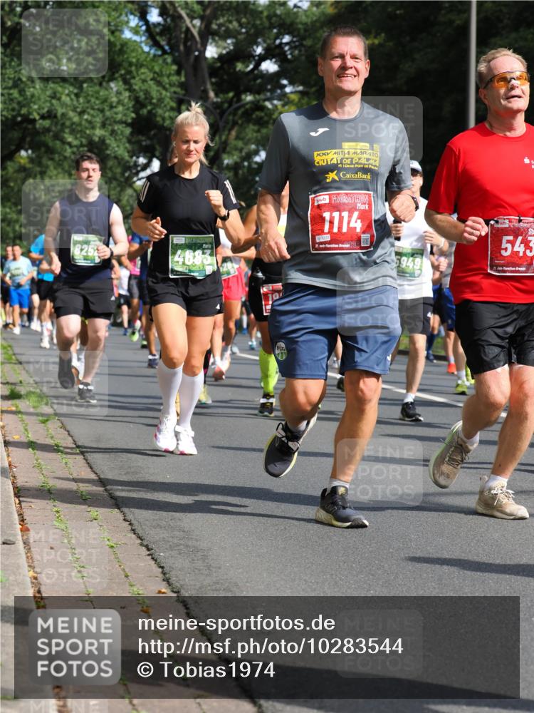 13.09.2026 - 21. swb-Marathon Bremen TobiasT http://msf.ph/oto/10283544 13.09.2026 12:05:22 Laufen 825, 4683, 10, 1114, 1228, 21, 026, 5949, 543, 21 meine-sportfotos.de