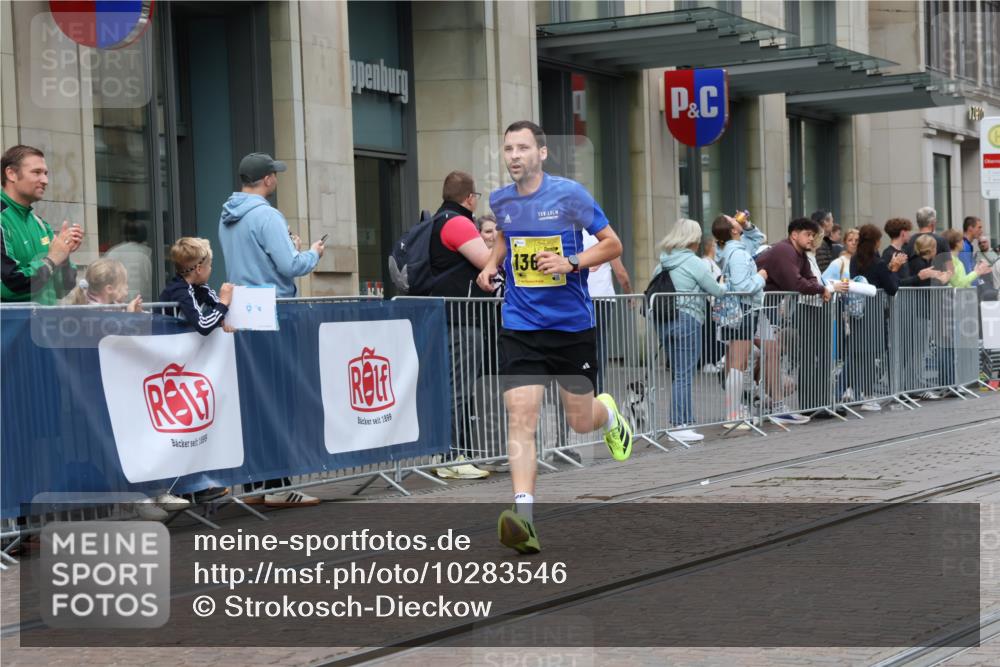 13.09.2026 - 21. swb-Marathon Bremen Strokosch-Dieckow http://msf.ph/oto/10283546 13.09.2026 10:34:17 Ziel 10818, 11418, 12358, 12413, 12540, 13637, 13605, 13610, 13633 meine-sportfotos.de