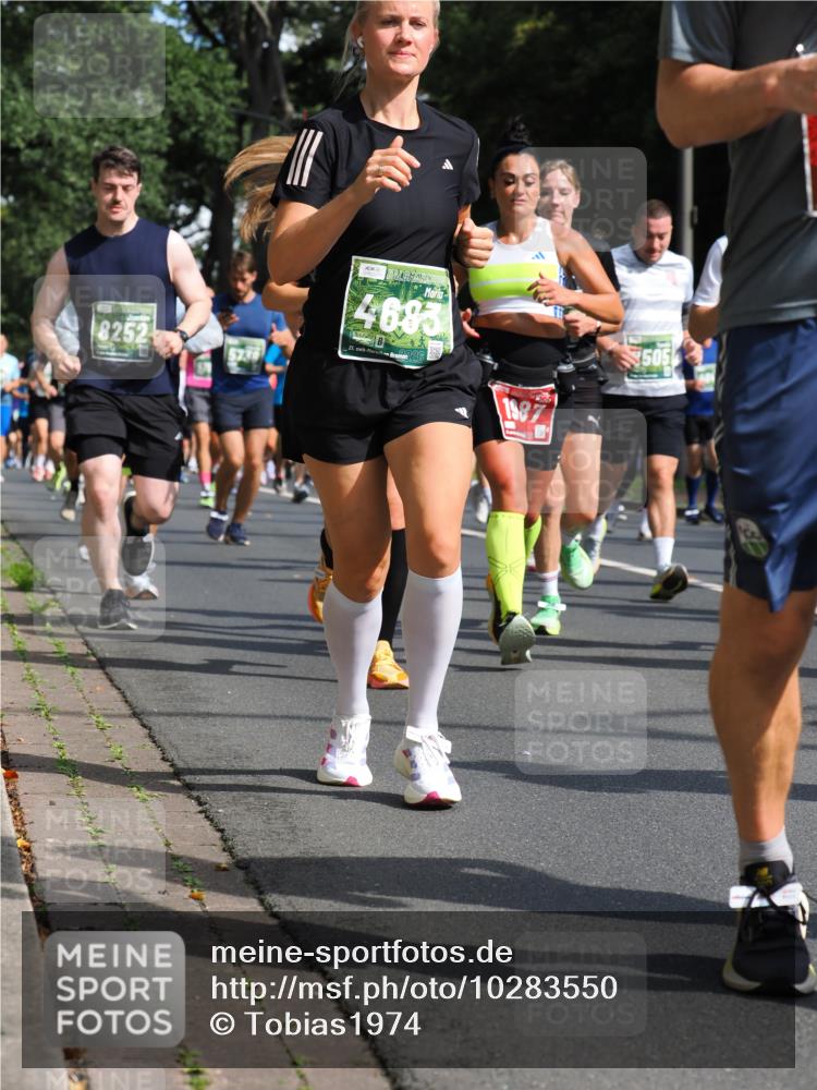 13.09.2026 - 21. swb-Marathon Bremen TobiasT http://msf.ph/oto/10283550 13.09.2026 12:05:23 Laufen 4683, 8252, 21, 1987, 505 meine-sportfotos.de
