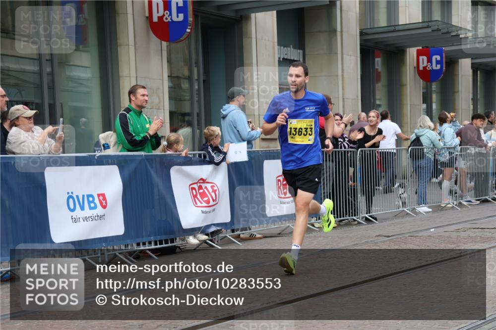 13.09.2026 - 21. swb-Marathon Bremen Strokosch-Dieckow http://msf.ph/oto/10283553 13.09.2026 10:34:18 Ziel 10818, 11418, 12358, 12413, 12540, 13637, 13605, 13610, 13633 meine-sportfotos.de