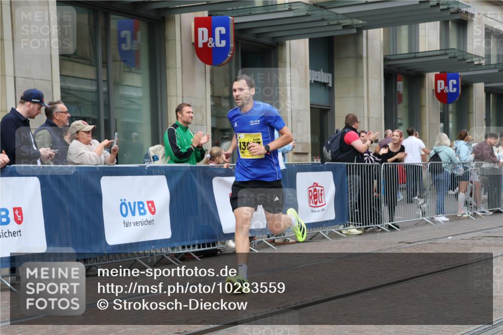 13.09.2026 - 21. swb-Marathon Bremen Strokosch-Dieckow http://msf.ph/oto/10283559 13.09.2026 10:34:18 Ziel 10818, 11418, 12358, 12413, 12540, 13637, 13605, 13610, 13633 meine-sportfotos.de