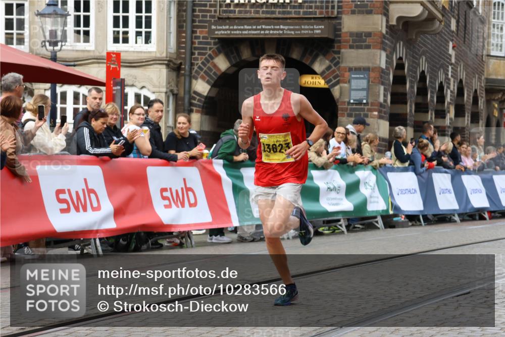 13.09.2026 - 21. swb-Marathon Bremen Strokosch-Dieckow http://msf.ph/oto/10283566 13.09.2026 10:29:50 Ziel 11234, 13517, 13542, 13557, 13623 meine-sportfotos.de