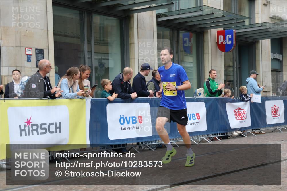 13.09.2026 - 21. swb-Marathon Bremen Strokosch-Dieckow http://msf.ph/oto/10283573 13.09.2026 10:34:19 Ziel 10818, 11418, 12358, 12413, 12540, 13637, 11418, 13605, 13610, 13633 meine-sportfotos.de