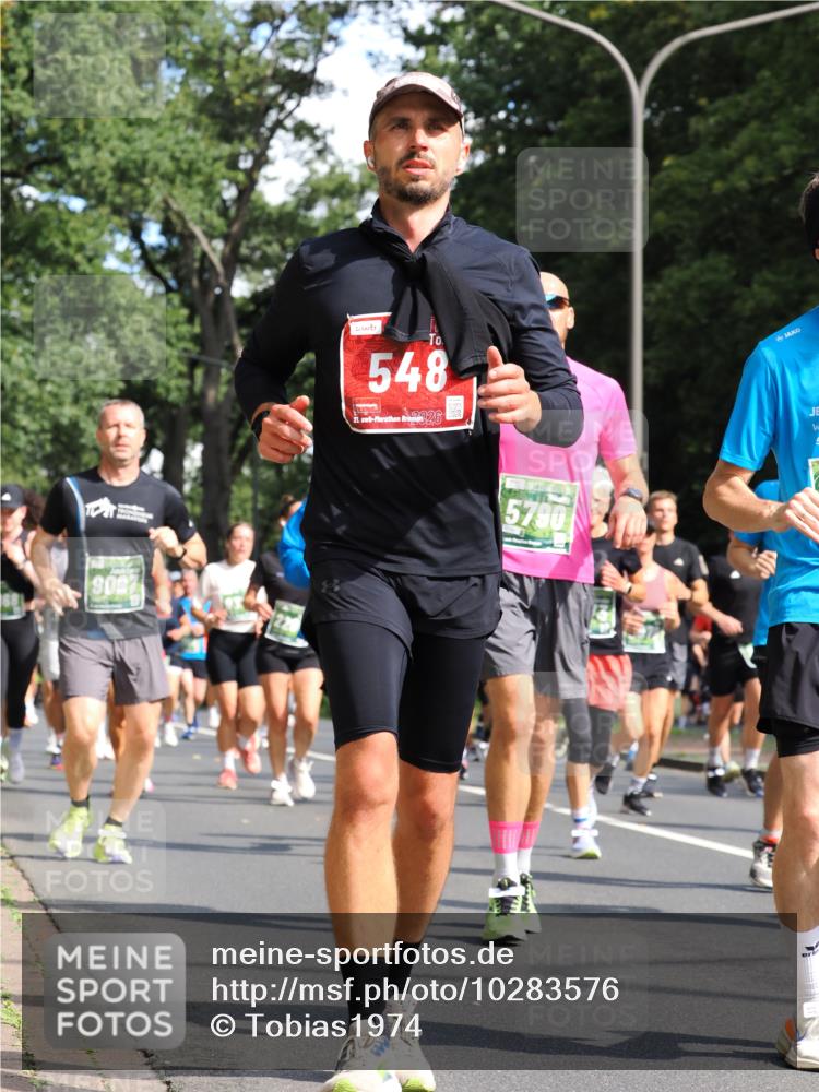13.09.2026 - 21. swb-Marathon Bremen TobiasT http://msf.ph/oto/10283576 13.09.2026 12:05:30 Laufen 9097, 548, 21, 026, 5790, 9 meine-sportfotos.de