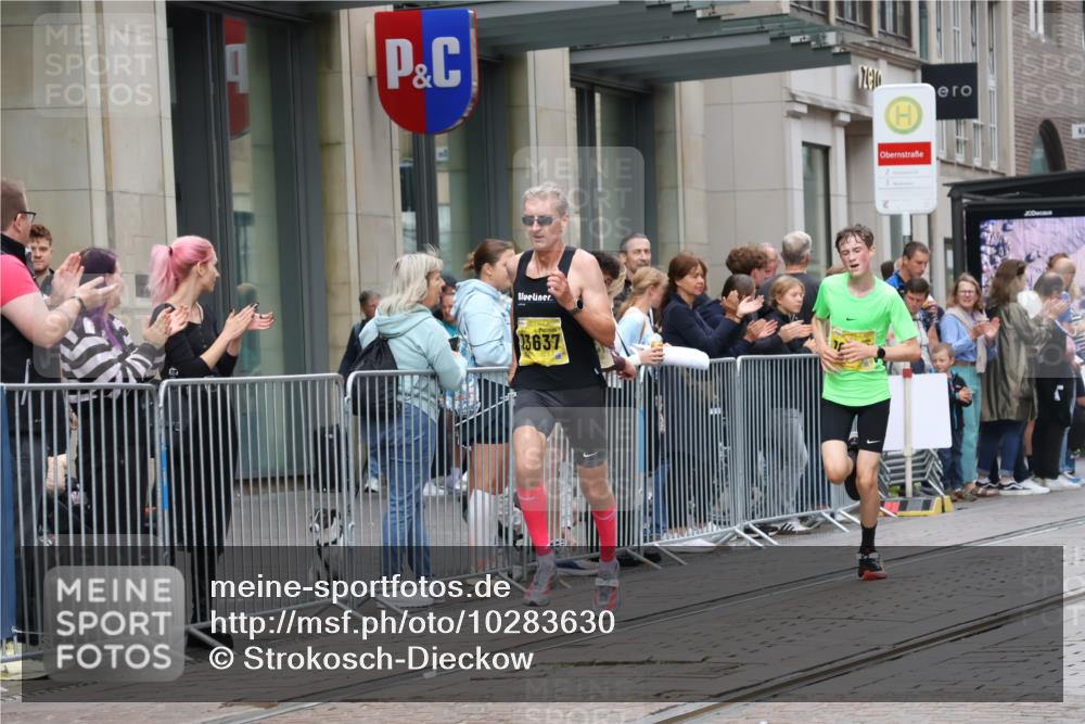 13.09.2026 - 21. swb-Marathon Bremen Strokosch-Dieckow http://msf.ph/oto/10283630 13.09.2026 10:34:35 Ziel 11197, 11964, 12358, 12413, 12540, 13588, 13601, 13625, 10818, 11418, 13610, 13633, 13637 meine-sportfotos.de