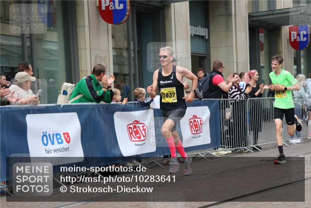 13.09.2026 - 21. swb-Marathon Bremen Strokosch-Dieckow http://msf.ph/oto/10283641 13.09.2026 10:34:36 Ziel 11197, 11964, 12358, 12413, 12540, 13588, 13601, 13625, 10818, 11418, 13610, 13633, 13637 meine-sportfotos.de