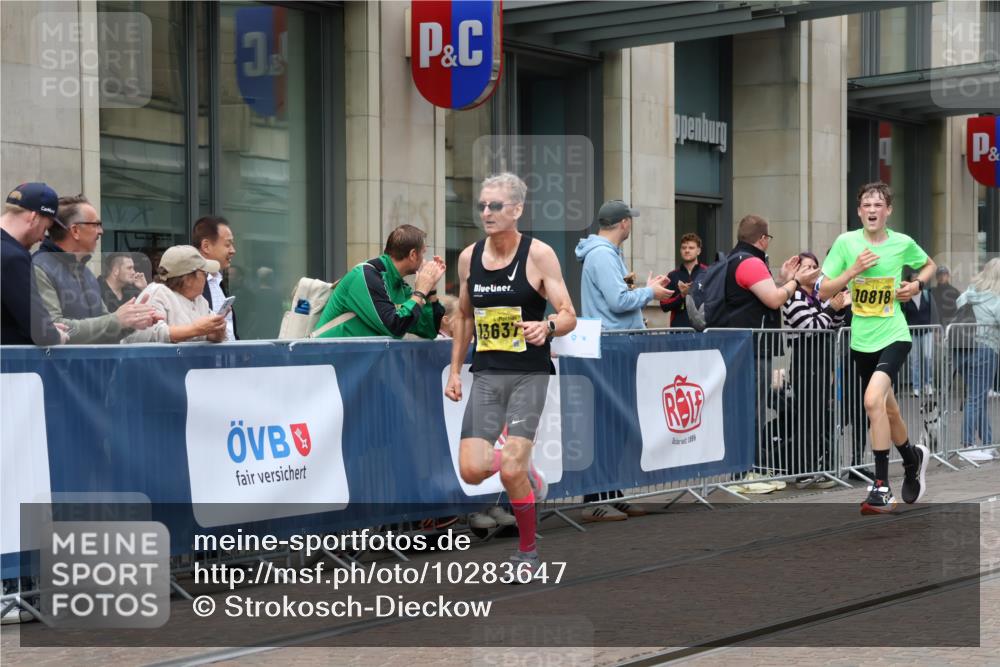 13.09.2026 - 21. swb-Marathon Bremen Strokosch-Dieckow http://msf.ph/oto/10283647 13.09.2026 10:34:37 Ziel 11197, 11964, 12358, 12413, 12540, 13560, 13588, 13601, 13625, 10818, 11418, 13610, 13633, 13637 meine-sportfotos.de