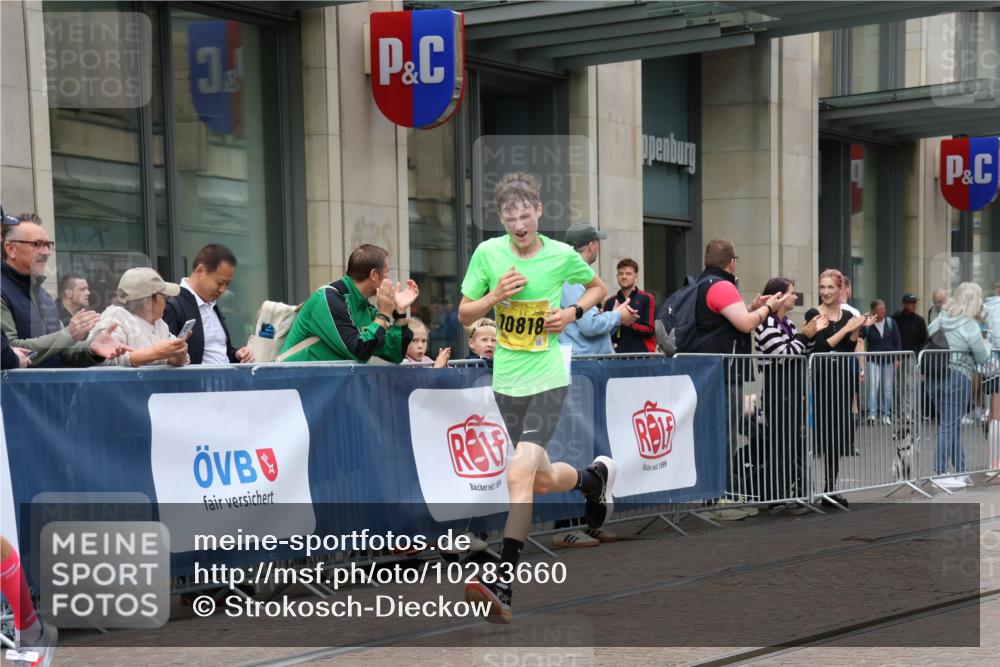13.09.2026 - 21. swb-Marathon Bremen Strokosch-Dieckow http://msf.ph/oto/10283660 13.09.2026 10:34:37 Ziel 11197, 11964, 12358, 12413, 12540, 13560, 13588, 13601, 13625, 10818, 11418, 13610, 13633, 13637 meine-sportfotos.de