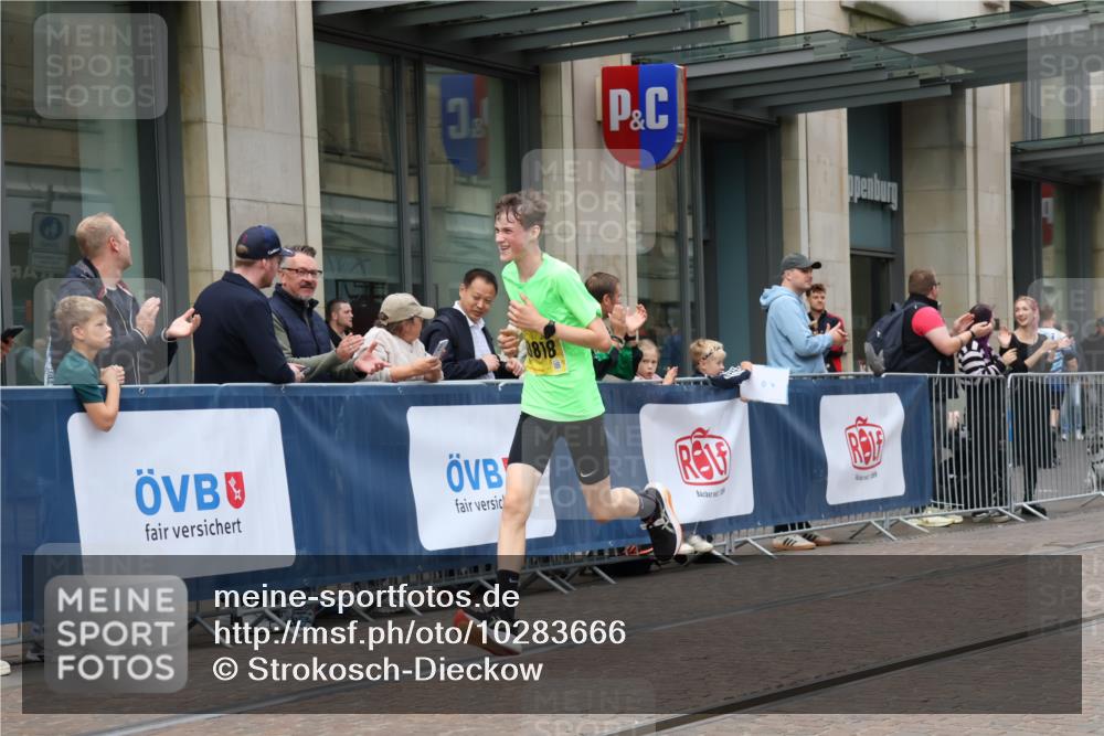 13.09.2026 - 21. swb-Marathon Bremen Strokosch-Dieckow http://msf.ph/oto/10283666 13.09.2026 10:34:38 Ziel 10261, 10262, 11197, 11964, 12358, 12413, 12540, 13505, 13560, 13588, 13601, 13625, 10818, 11418, 13633, 13637 meine-sportfotos.de