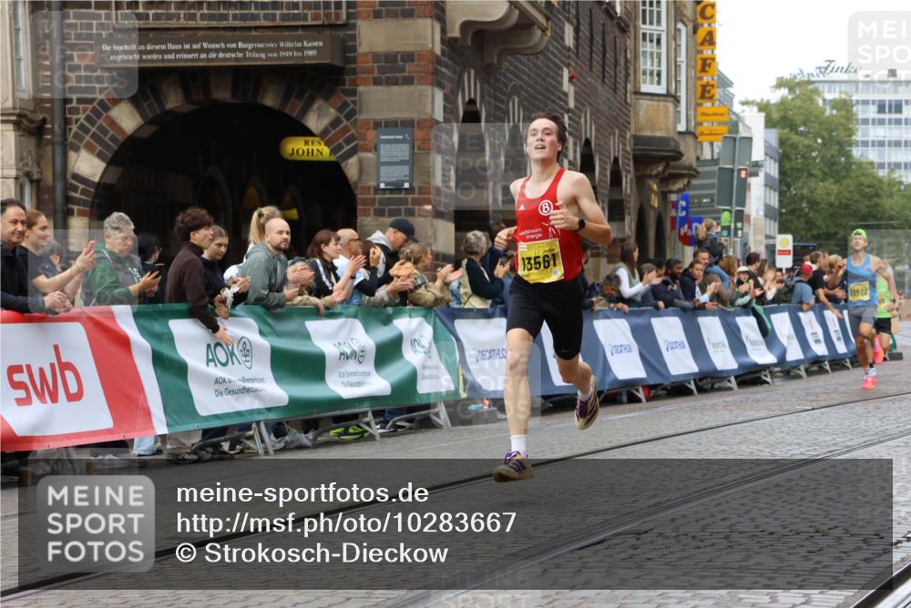 13.09.2026 - 21. swb-Marathon Bremen Strokosch-Dieckow http://msf.ph/oto/10283667 13.09.2026 10:30:23 Ziel 13561, 12458, 13603 meine-sportfotos.de