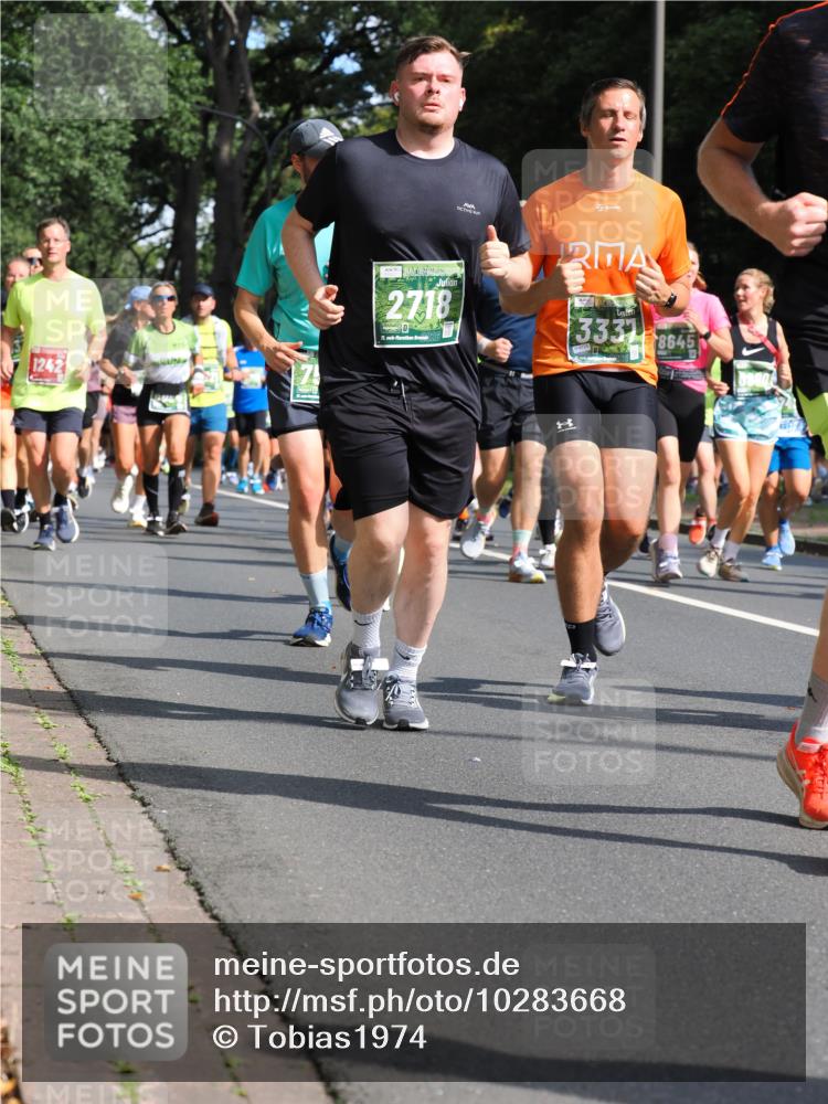 13.09.2026 - 21. swb-Marathon Bremen TobiasT http://msf.ph/oto/10283668 13.09.2026 12:06:03 Laufen 1242, 2718, 21, 3331, 8645 meine-sportfotos.de