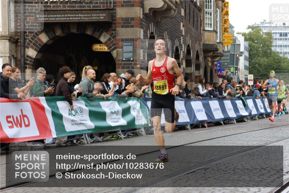 13.09.2026 - 21. swb-Marathon Bremen Strokosch-Dieckow http://msf.ph/oto/10283676 13.09.2026 10:30:23 Ziel 13561, 12458, 13603 meine-sportfotos.de