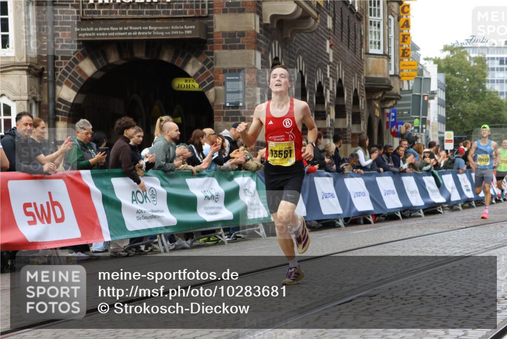 13.09.2026 - 21. swb-Marathon Bremen Strokosch-Dieckow http://msf.ph/oto/10283681 13.09.2026 10:30:23 Ziel 13561, 12458, 13603 meine-sportfotos.de