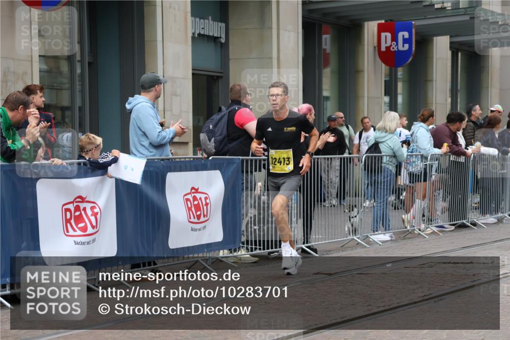 13.09.2026 - 21. swb-Marathon Bremen Strokosch-Dieckow http://msf.ph/oto/10283701 13.09.2026 10:34:42 Ziel 10261, 10262, 11197, 11964, 12358, 13505, 13560, 13588, 13601, 13625, 10818, 11418, 12358, 12413, 12540, 13637 meine-sportfotos.de