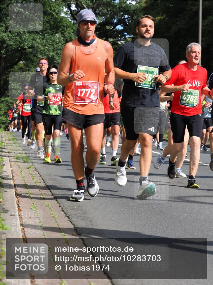 13.09.2026 - 21. swb-Marathon Bremen TobiasT http://msf.ph/oto/10283703 13.09.2026 12:06:12 Laufen 340, 25, 1772, 21, 2, 4702 meine-sportfotos.de