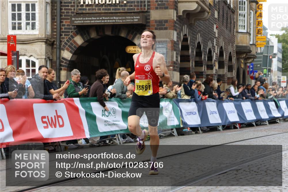 13.09.2026 - 21. swb-Marathon Bremen Strokosch-Dieckow http://msf.ph/oto/10283706 13.09.2026 10:30:24 Ziel 13561, 12458, 13603 meine-sportfotos.de