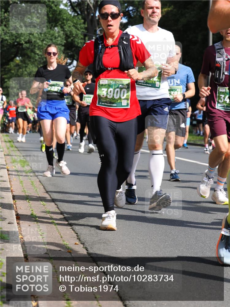 13.09.2026 - 21. swb-Marathon Bremen TobiasT http://msf.ph/oto/10283734 13.09.2026 12:06:17 Laufen 7172, 3900, 21, 26, 944, 21, 300, 34, 8 meine-sportfotos.de