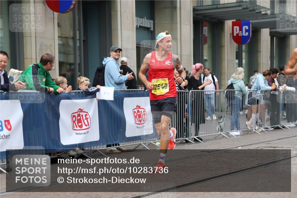 13.09.2026 - 21. swb-Marathon Bremen Strokosch-Dieckow http://msf.ph/oto/10283736 13.09.2026 10:34:46 Ziel 10261, 10262, 11197, 11964, 13505, 13560, 13588, 13601, 13625, 10818, 12358, 12413, 12540, 13637 meine-sportfotos.de