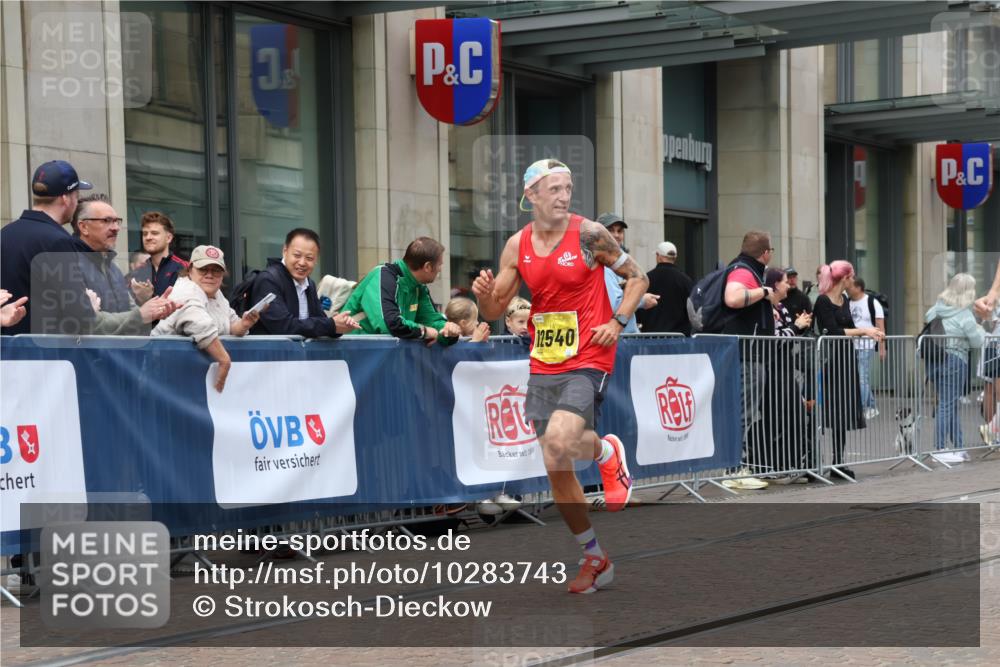 13.09.2026 - 21. swb-Marathon Bremen Strokosch-Dieckow http://msf.ph/oto/10283743 13.09.2026 10:34:46 Ziel 10261, 10262, 11197, 11964, 13505, 13560, 13588, 13601, 13625, 10818, 12358, 12413, 12540, 13637 meine-sportfotos.de