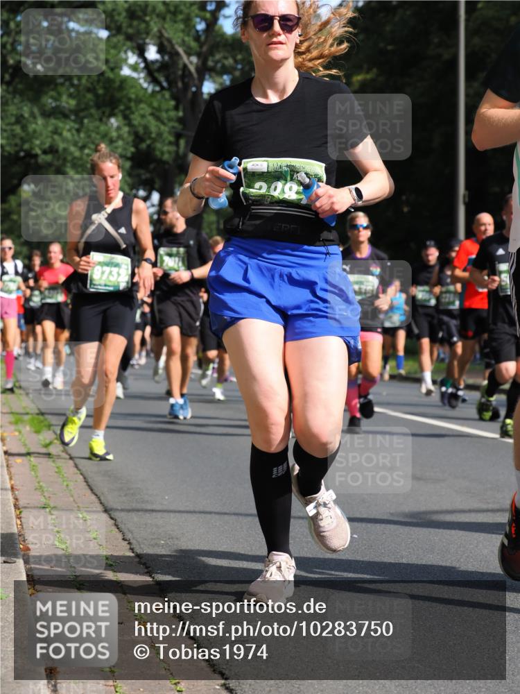 13.09.2026 - 21. swb-Marathon Bremen TobiasT http://msf.ph/oto/10283750 13.09.2026 12:06:19 Laufen 973 meine-sportfotos.de
