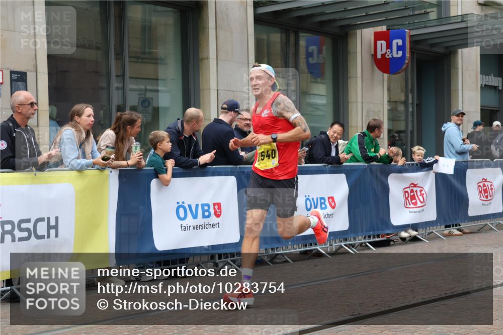 13.09.2026 - 21. swb-Marathon Bremen Strokosch-Dieckow http://msf.ph/oto/10283754 13.09.2026 10:34:47 Ziel 10261, 10262, 11197, 11964, 13505, 13560, 13588, 13601, 13625, 10818, 11964, 12358, 12413, 12540, 13637 meine-sportfotos.de