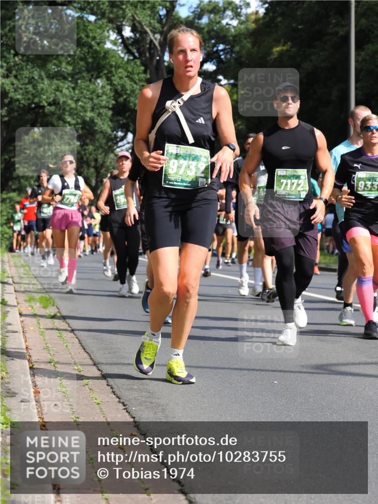 13.09.2026 - 21. swb-Marathon Bremen TobiasT http://msf.ph/oto/10283755 13.09.2026 12:06:21 Laufen 9732, 21, 7172, 933 meine-sportfotos.de