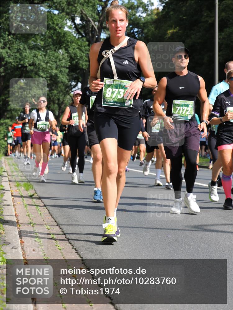 13.09.2026 - 21. swb-Marathon Bremen TobiasT http://msf.ph/oto/10283760 13.09.2026 12:06:21 Laufen 9737, 21, 7172 meine-sportfotos.de