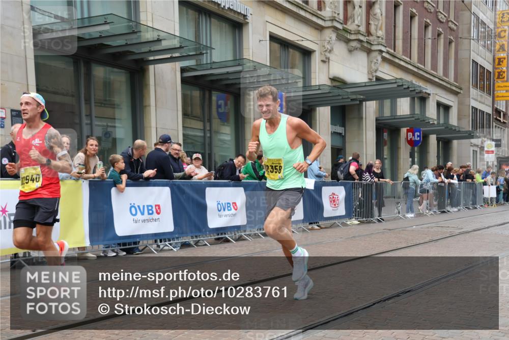 13.09.2026 - 21. swb-Marathon Bremen Strokosch-Dieckow http://msf.ph/oto/10283761 13.09.2026 10:34:47 Ziel 10261, 10262, 11197, 11964, 13505, 13560, 13588, 13601, 13625, 10818, 11964, 12358, 12413, 12540, 13637 meine-sportfotos.de