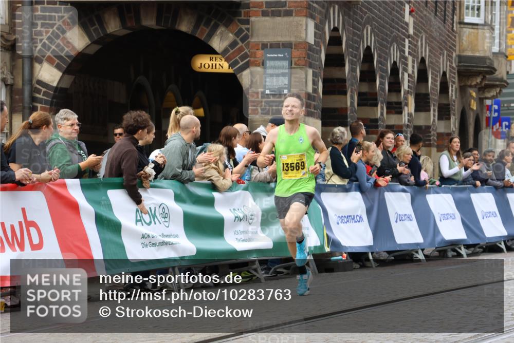 13.09.2026 - 21. swb-Marathon Bremen Strokosch-Dieckow http://msf.ph/oto/10283763 13.09.2026 10:30:27 Ziel 13522, 13561, 12458, 13603 meine-sportfotos.de