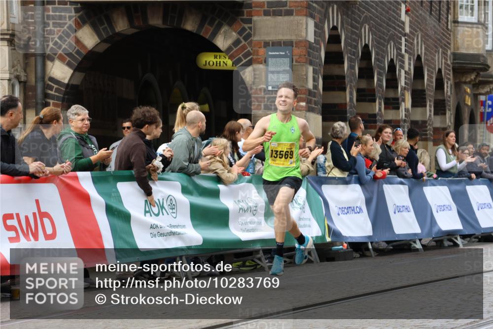 13.09.2026 - 21. swb-Marathon Bremen Strokosch-Dieckow http://msf.ph/oto/10283769 13.09.2026 10:30:27 Ziel 13522, 13561, 12458, 13603 meine-sportfotos.de
