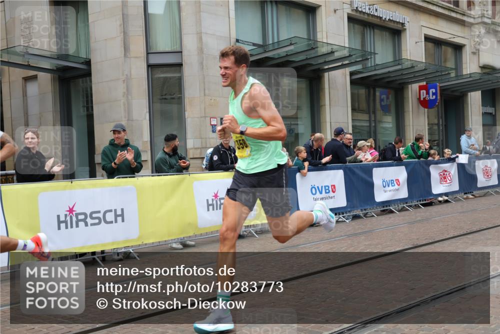 13.09.2026 - 21. swb-Marathon Bremen Strokosch-Dieckow http://msf.ph/oto/10283773 13.09.2026 10:34:48 Ziel 10261, 10262, 10994, 11197, 11512, 13505, 13560, 13588, 13601, 13625, 10818, 11197, 11964, 12358, 12413, 12540, 13637 meine-sportfotos.de