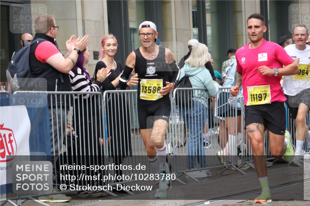 13.09.2026 - 21. swb-Marathon Bremen Strokosch-Dieckow http://msf.ph/oto/10283780 13.09.2026 10:34:52 Ziel 10261, 10262, 10994, 11068, 11512, 13505, 13514, 13540, 13560, 13590, 13619, 13625, 10818, 11197, 11964, 12358, 12413, 12540, 13588, 13601, 13637 meine-sportfotos.de