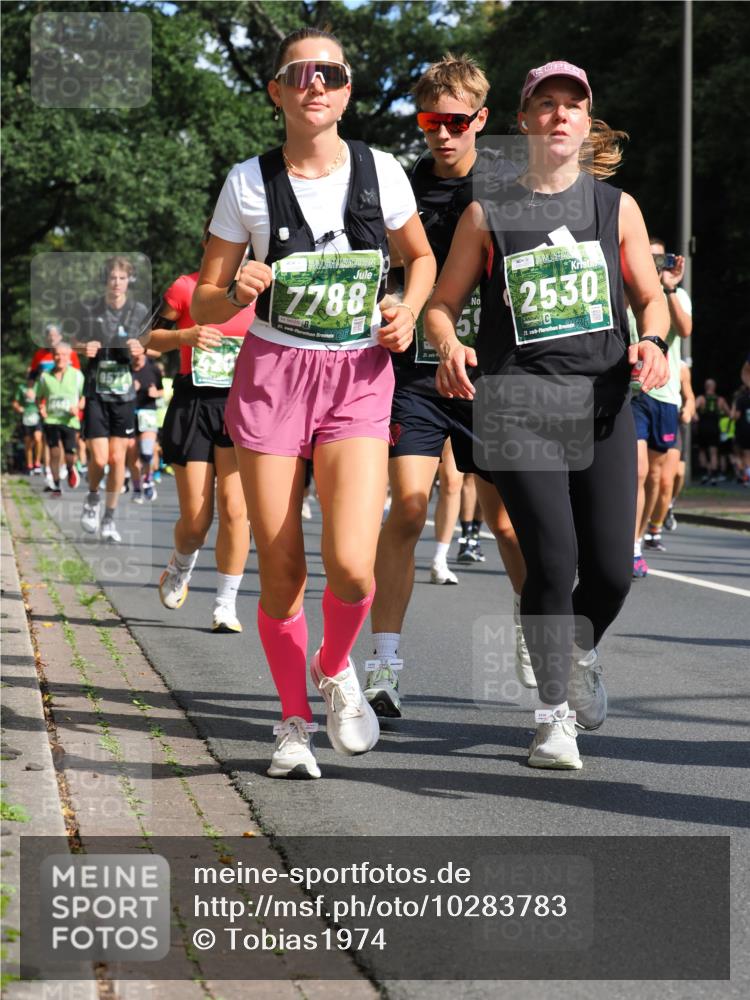 13.09.2026 - 21. swb-Marathon Bremen TobiasT http://msf.ph/oto/10283783 13.09.2026 12:06:24 Laufen 7788, 9020, 21, 16, 59, 2530, 21, 26 meine-sportfotos.de
