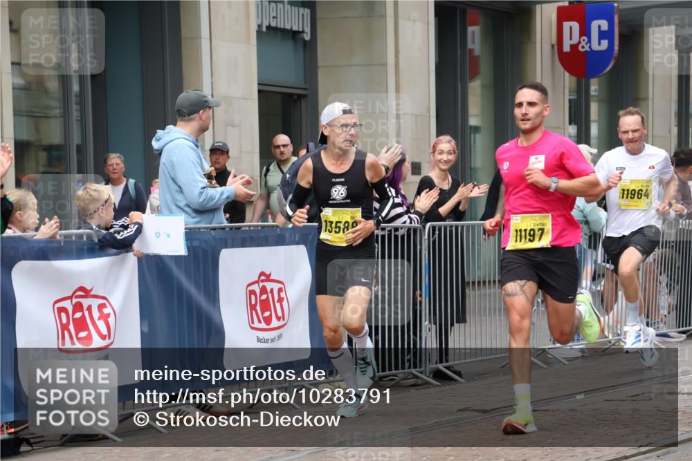 13.09.2026 - 21. swb-Marathon Bremen Strokosch-Dieckow http://msf.ph/oto/10283791 13.09.2026 10:34:52 Ziel 10261, 10262, 10994, 11068, 11512, 13505, 13514, 13540, 13560, 13590, 13619, 13625, 10818, 11197, 11964, 12358, 12413, 12540, 13588, 13601, 13637 meine-sportfotos.de