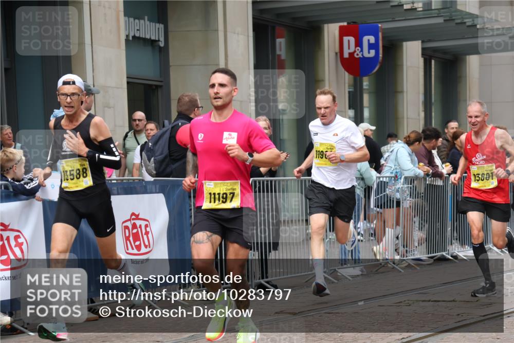 13.09.2026 - 21. swb-Marathon Bremen Strokosch-Dieckow http://msf.ph/oto/10283797 13.09.2026 10:34:53 Ziel 10261, 10262, 10994, 11068, 11512, 13505, 13514, 13540, 13560, 13590, 13619, 13625, 10818, 11197, 11964, 12358, 12413, 12540, 13588, 13601, 13625, 13637 meine-sportfotos.de