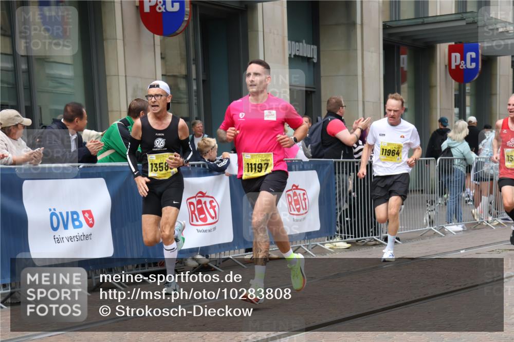 13.09.2026 - 21. swb-Marathon Bremen Strokosch-Dieckow http://msf.ph/oto/10283808 13.09.2026 10:34:53 Ziel 10261, 10262, 10994, 11068, 11512, 13505, 13514, 13540, 13560, 13590, 13619, 13625, 10818, 11197, 11964, 12358, 12413, 12540, 13588, 13601, 13625, 13637 meine-sportfotos.de